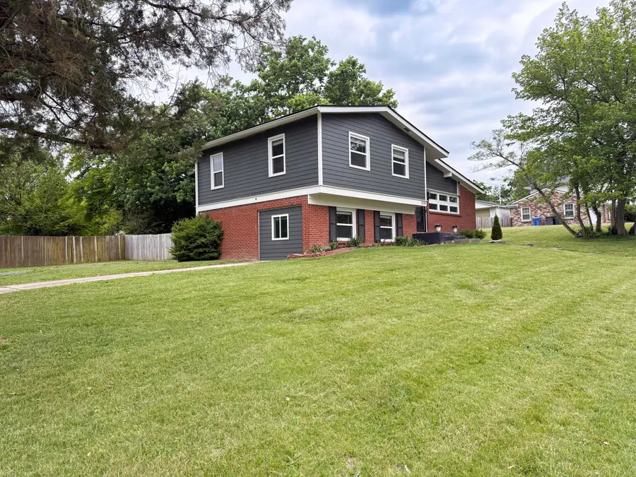 1034 Castleton Way, Lexington, KY 40517 - #2