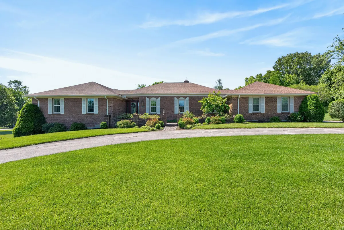 202 S Stourbridge Road, Versailles, KY 40383 - #1