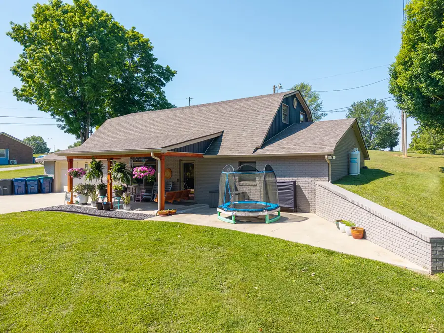 160 W Meadow Drive, Nancy, KY 42544 - #3