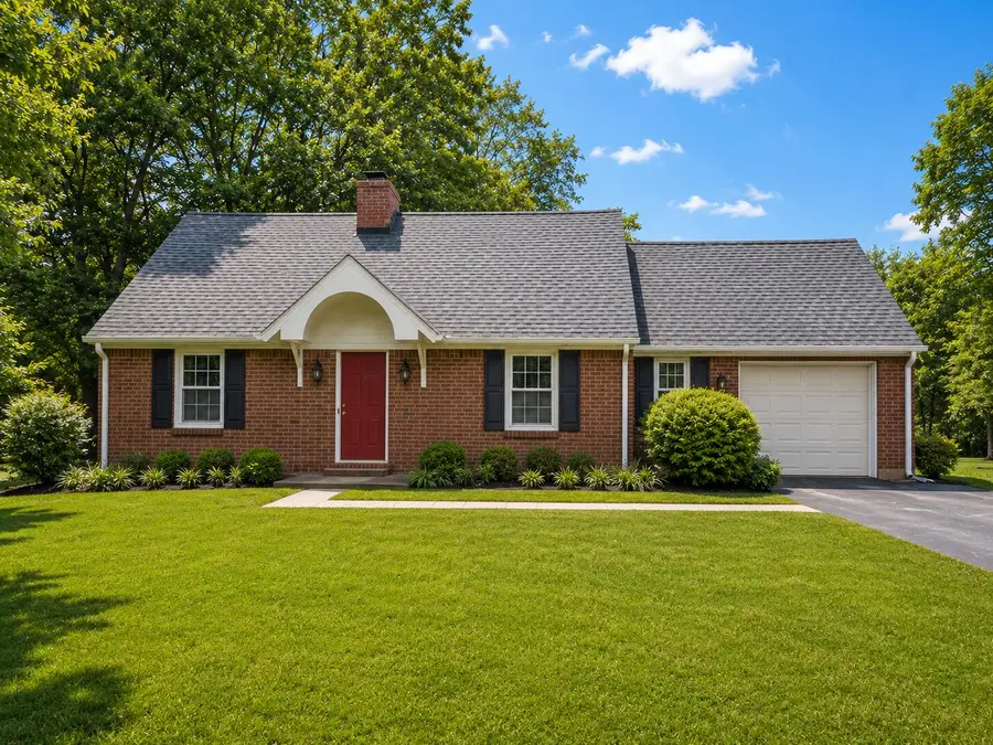 135 Edgewood Drive, Stanford, KY 40484 - #2