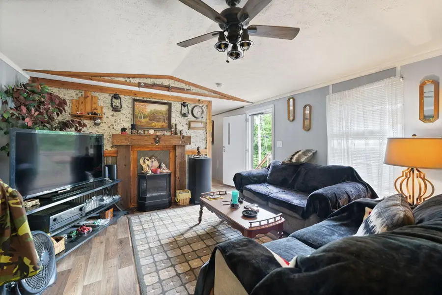 215 Lakeview Avenue, Burnside, KY 42519 - #2