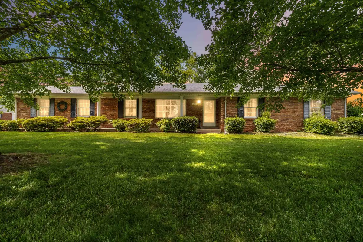 201 Colonial Avenue, Somerset, KY 42501 - #1