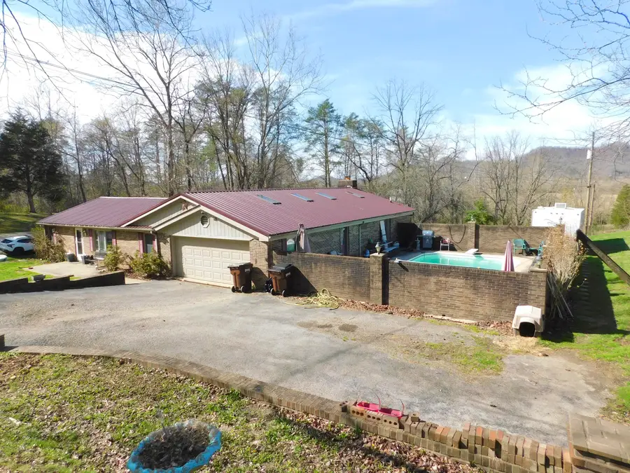 2035 Doe Creek Road, Irvine, KY 40336 - #2