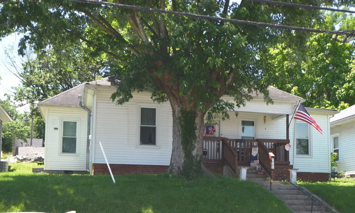 220 E Office Street, Harrodsburg, KY 40330 - #1