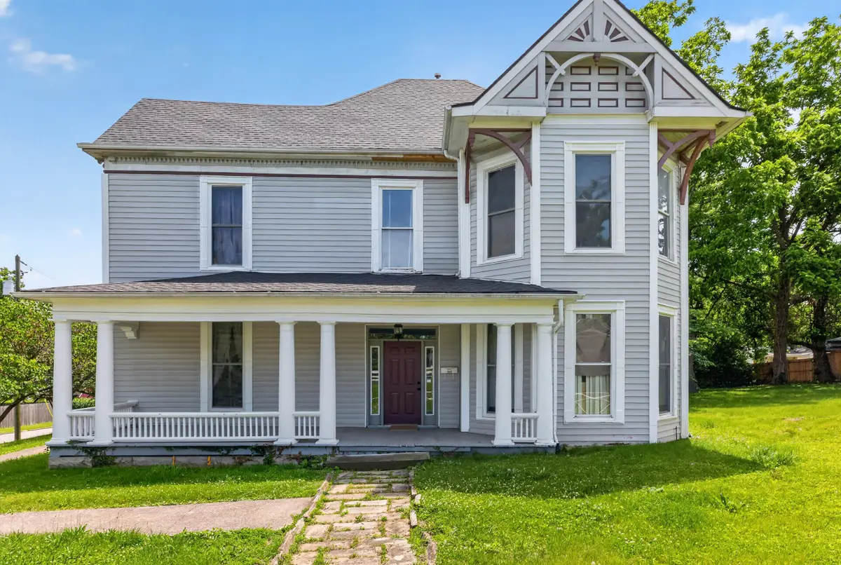 410 W Lexington Avenue, Winchester, KY 40391 - #1