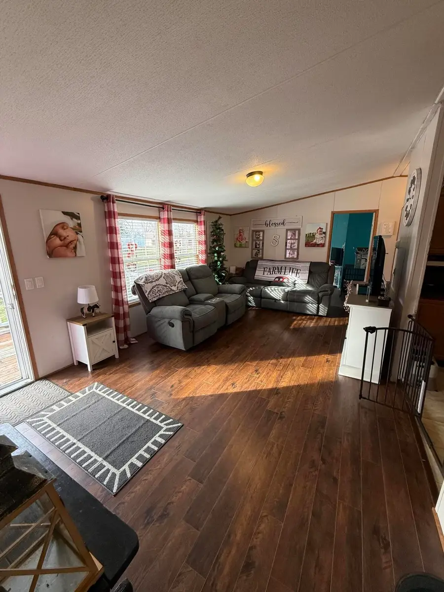 136 E Railroad Street, Hustonville, KY 40437 - #2