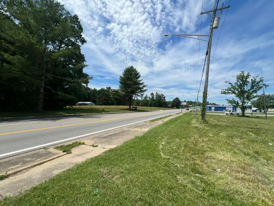 2848 U.s. 127, Russell Springs, KY 42642 - #2