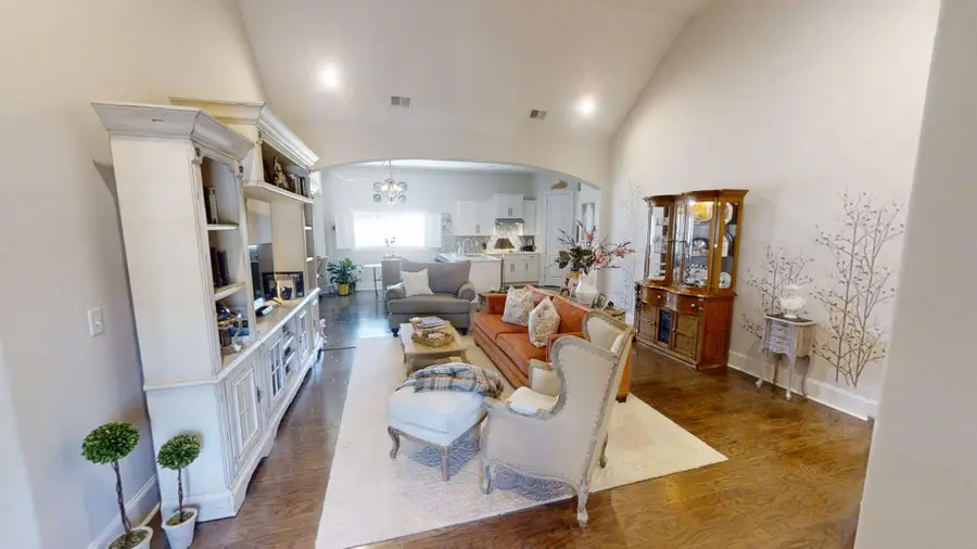423 Houston Oaks Drive, Paris, KY 40361 - #2