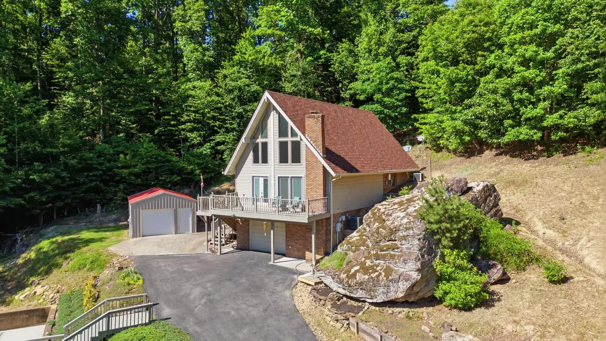 832 Cliffs Edge Road, East Bernstadt, KY 40729 - #1