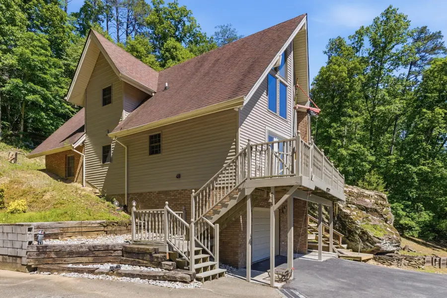 832 Cliffs Edge Road, East Bernstadt, KY 40729 - #3