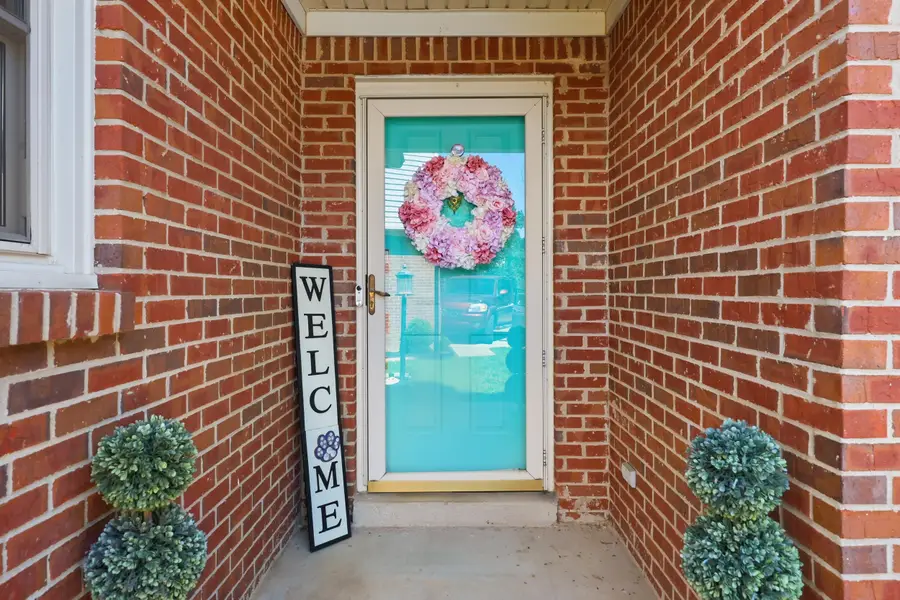 3308 Fort Harrods Court, Lexington, KY 40513 - #2