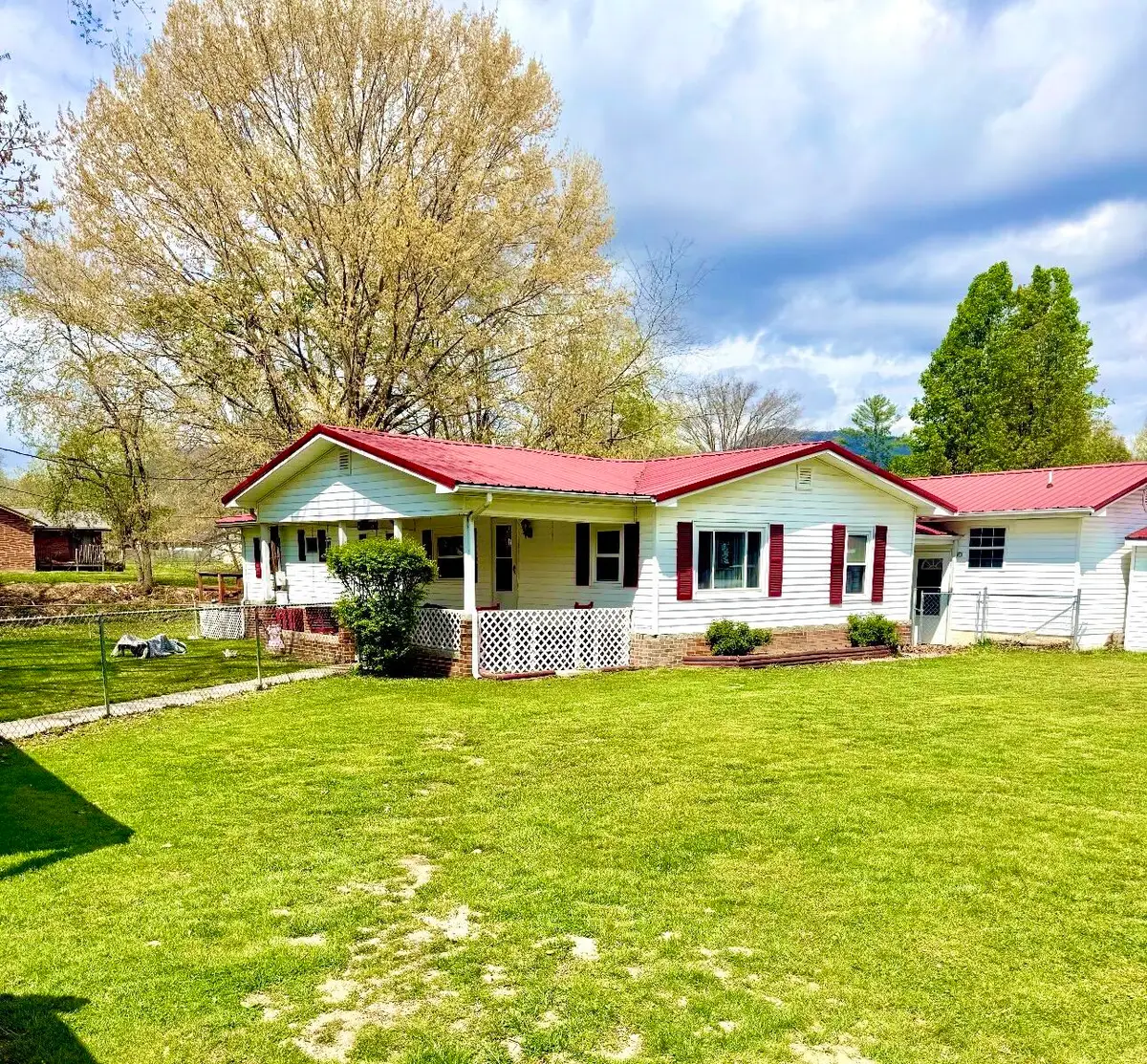 908 Manchester Avenue, Middlesboro, KY 40965 - #1