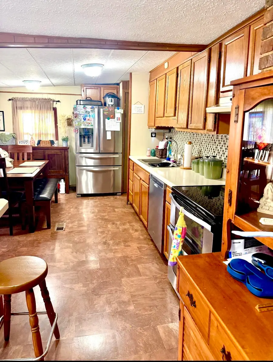 908 Manchester Avenue, Middlesboro, KY 40965 - #3