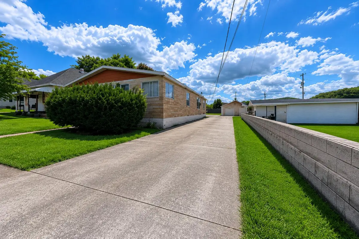 131 Peyton Avenue, Irvine, KY 40336 - #1