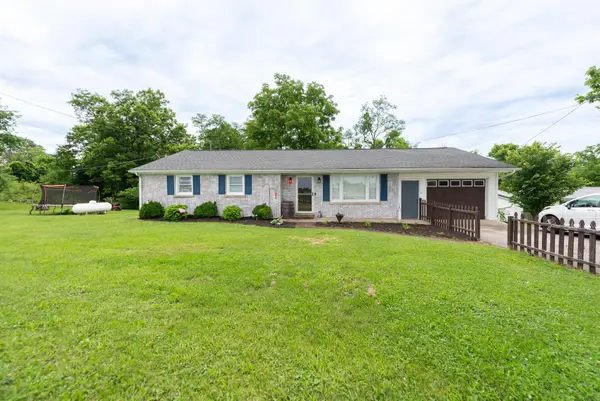 1105 Woodlake Road, Stamping Ground, KY 40379