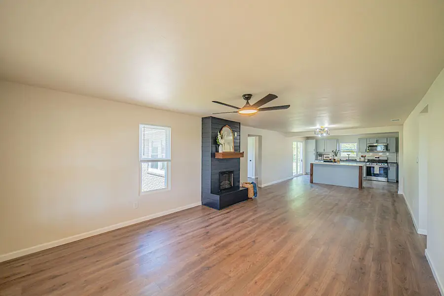 330 E M Hurley Road, Calvert City, KY 42029 - #3