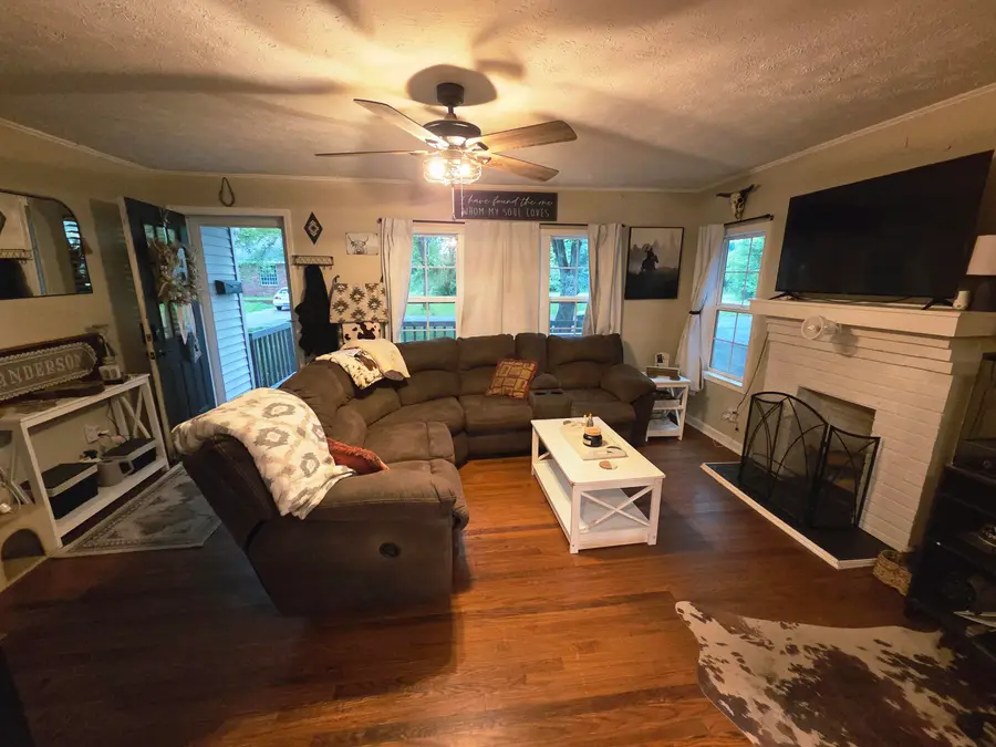 305 W 6th Street, Benton, KY 42025 - #3
