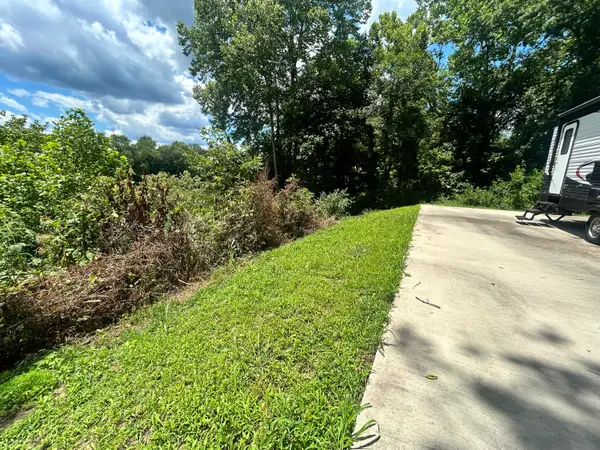 15 River Spur West, Burkesville, KY 42717