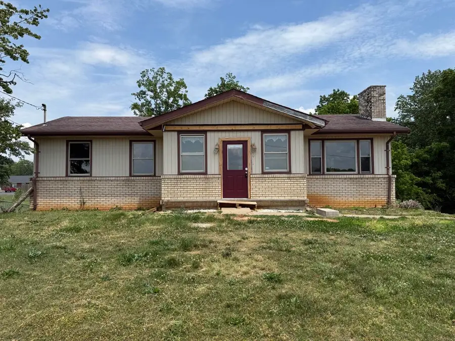 900 Deerfield Lane, Somerset, KY 42501 - #2