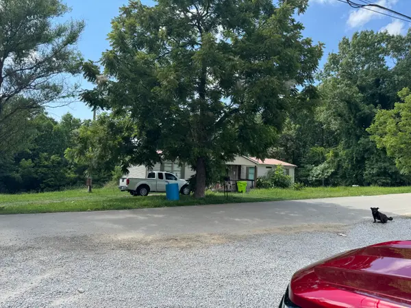244  E Branch Road, East Bernstadt, KY 40729