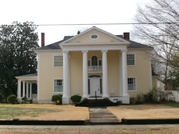 629 S 2nd Street, Mayfield, KY 42066