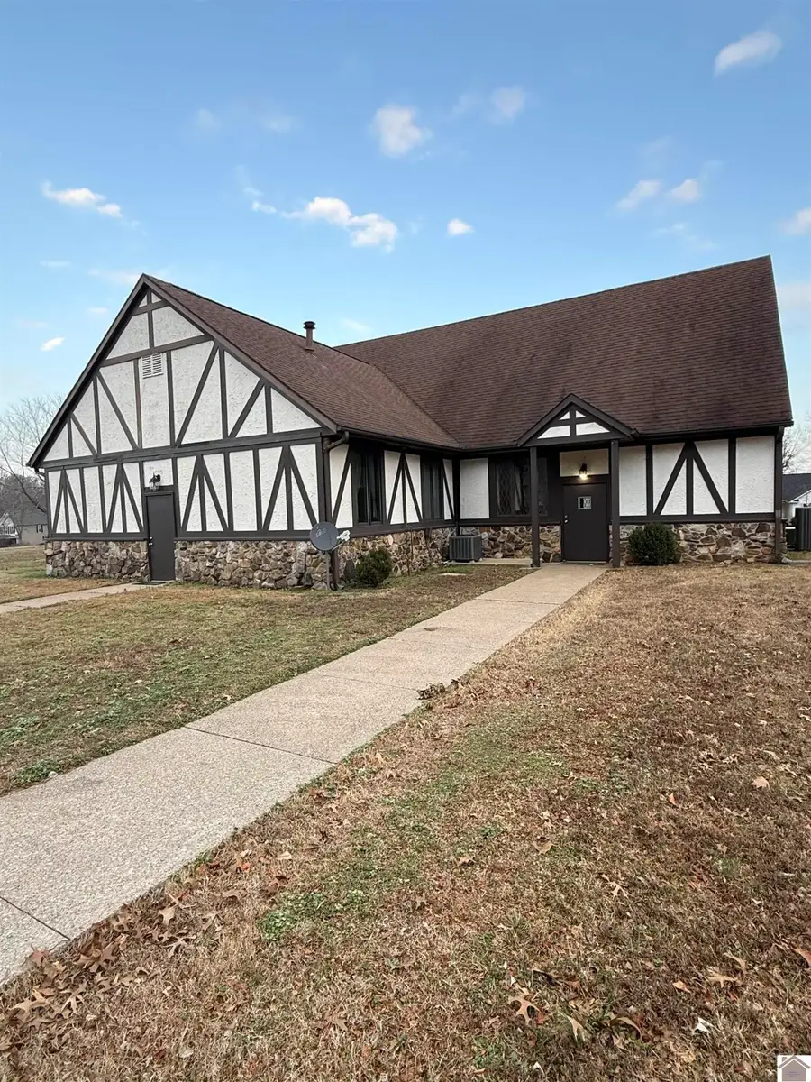 1326 Wilson Drive, Mayfield, KY 42066 - #2