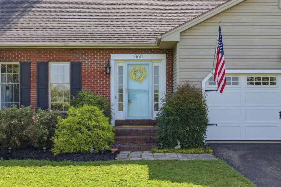 860 Oaks Country Club Road, Murray, KY 42071 - #2