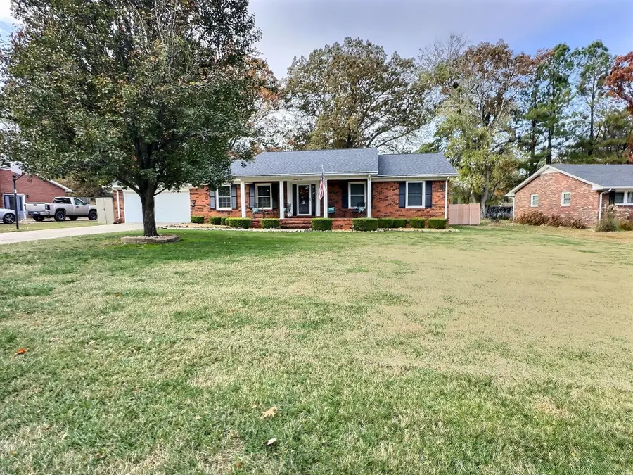 1502 Canterbury Drive, Murray, KY 42071 - #2