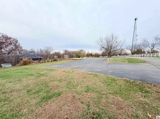 109 Briarwood Drive, Marion, KY 42064 - #2