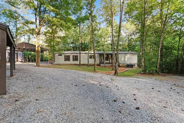 752 Hidden Lake Road, Hardin, KY 42048