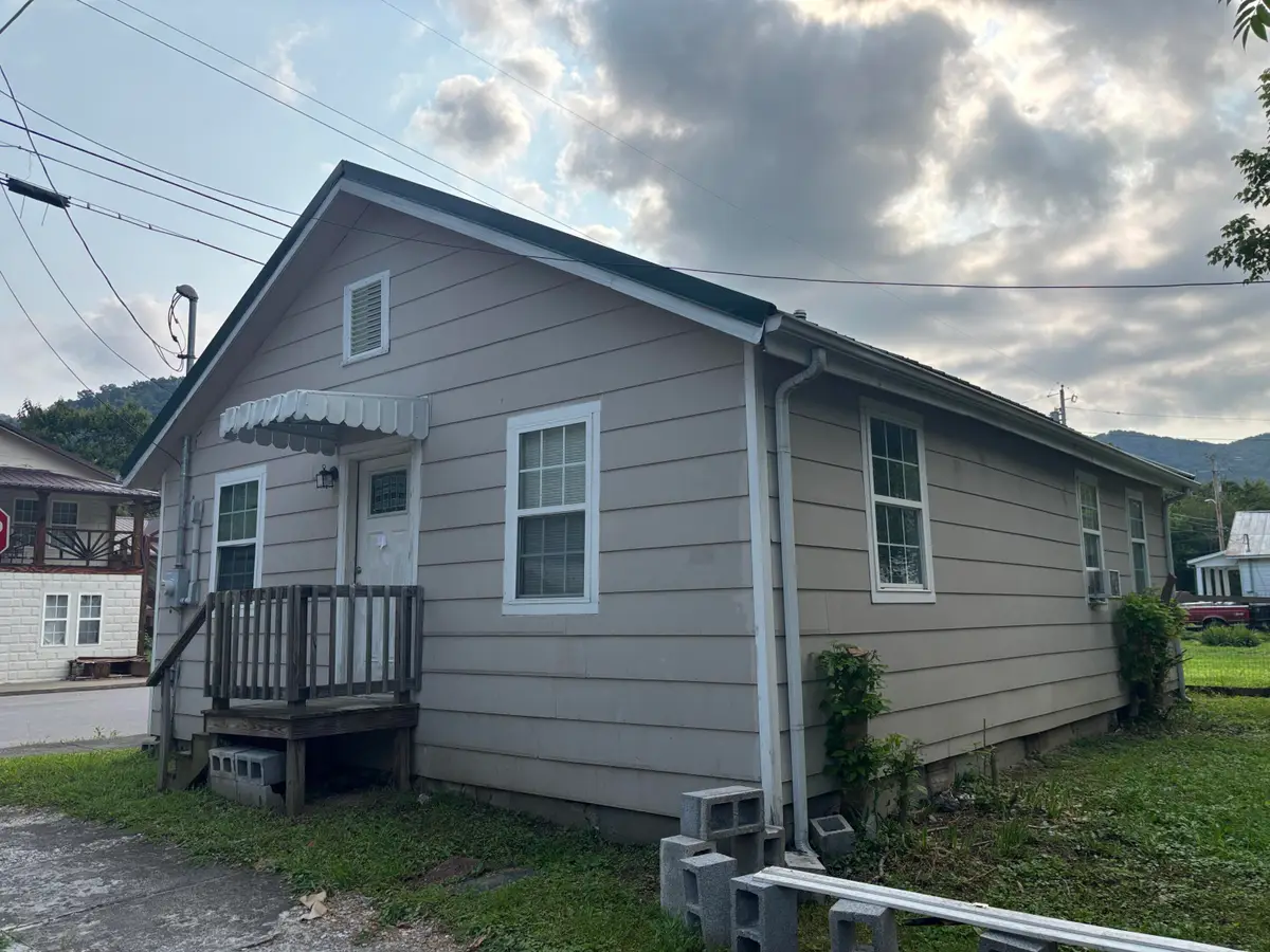 306 3rd Street, Pineville, KY 40977 - #1