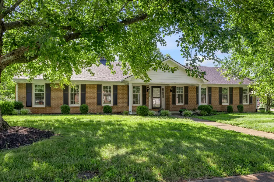 121 Hawthorne Drive, Nicholasville, KY 40356 - #2