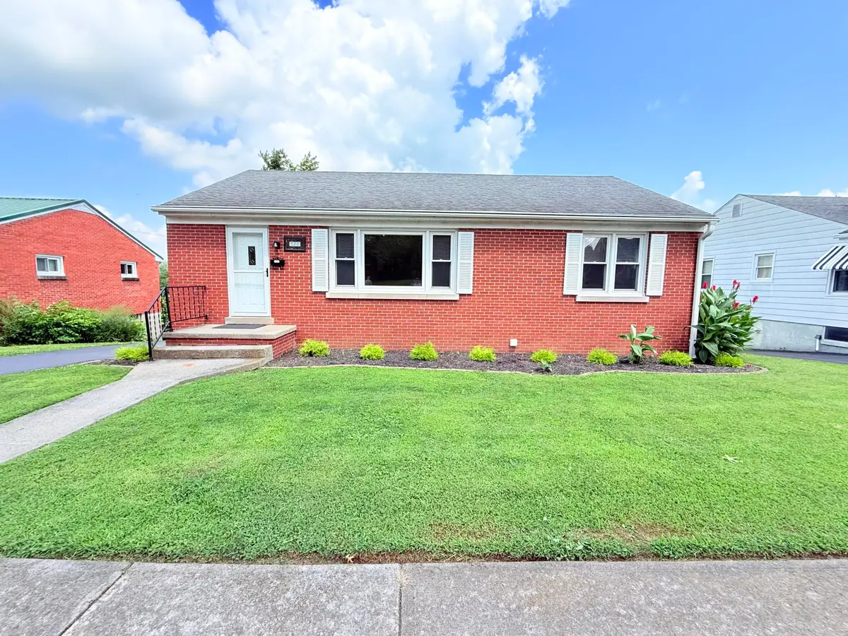 320 Creekview Drive, Paris, KY 40361 - #1