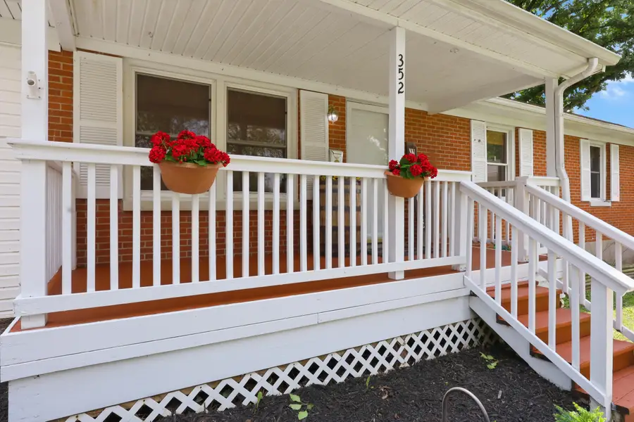 352 Ridgewood Drive, Versailles, KY 40383 - #2