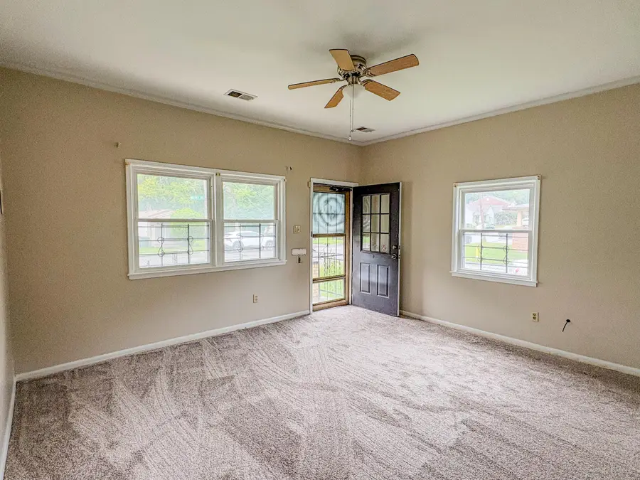 869 Whitney Avenue, Lexington, KY 40508 - #3