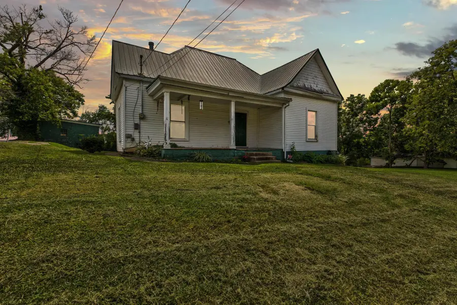 534 E Locust Street, Mount Sterling, KY 40353 - #2