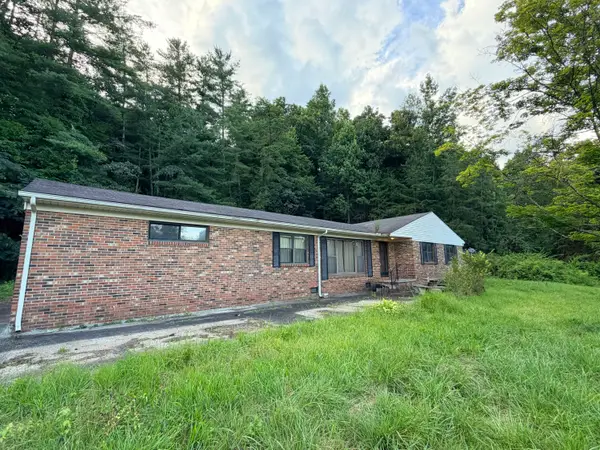 8683 U.s. 119, Calvin, KY 40813