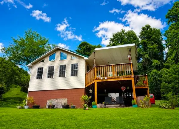 2036 Kentucky 215, Evarts, KY 40828