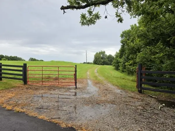 811 Hickory Ridge Road, Waddy, KY 40076