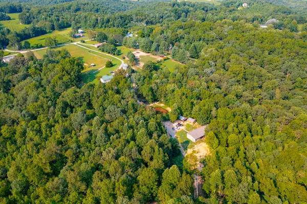 2685 E Hwy 1376, East Bernstadt, KY 40729