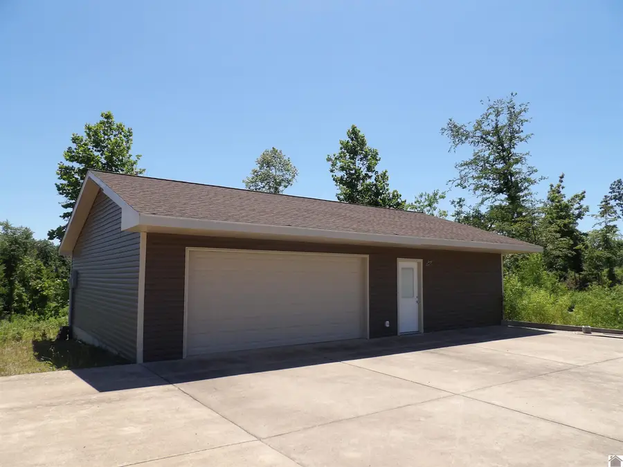 75 Kentucky Avenue, Gilbertsville, KY 42044 - #2