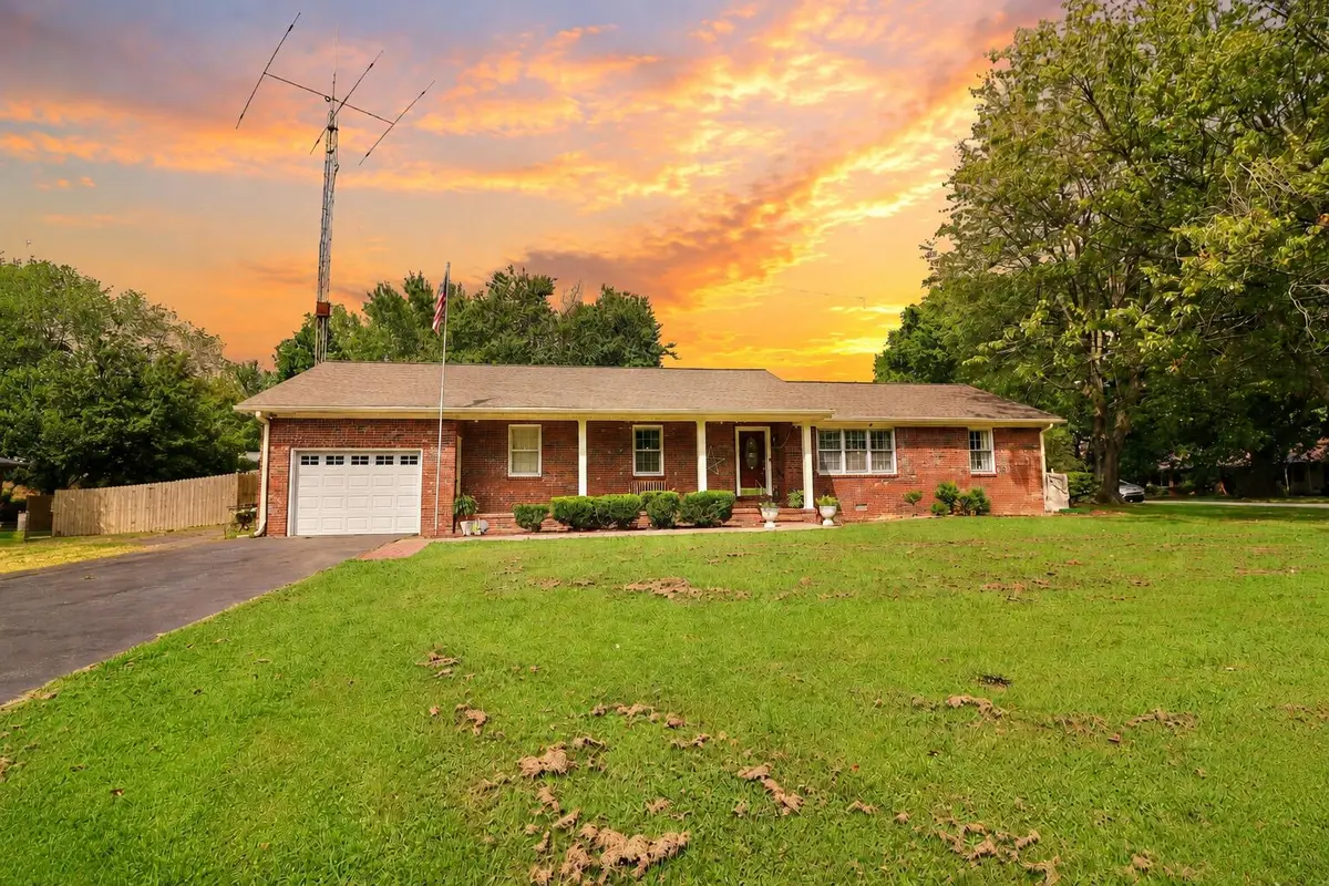 1900 Gatesborough Circle, Murray, KY 42071 - #1