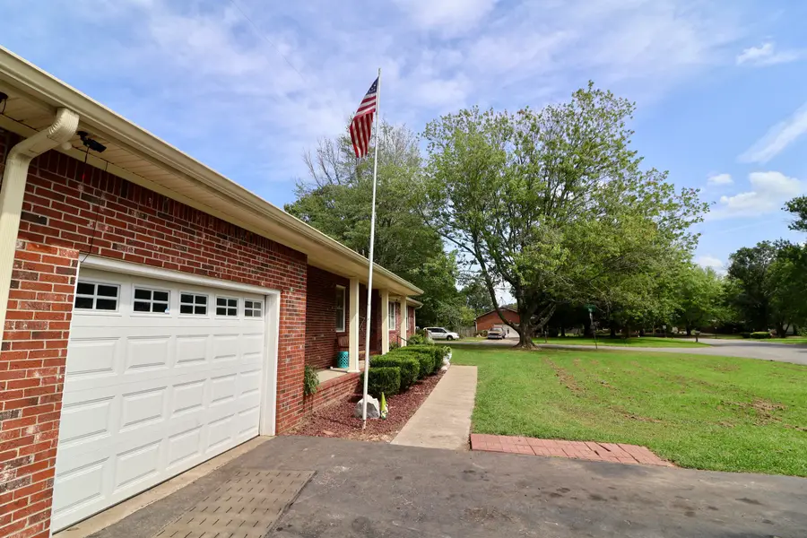 1900 Gatesborough Circle, Murray, KY 42071 - #2