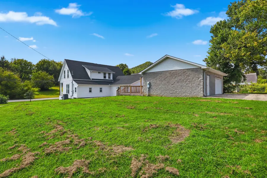 402 Park Avenue, Irvine, KY 40336 - #2