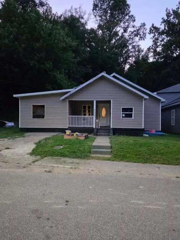 527 N 4th Street, Flatwoods, KY 41139