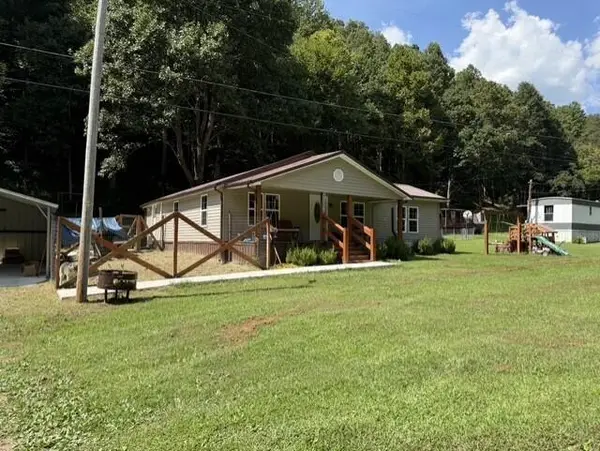 126 Feds Creek Dicks Fork, Fedscreek, KY 41524