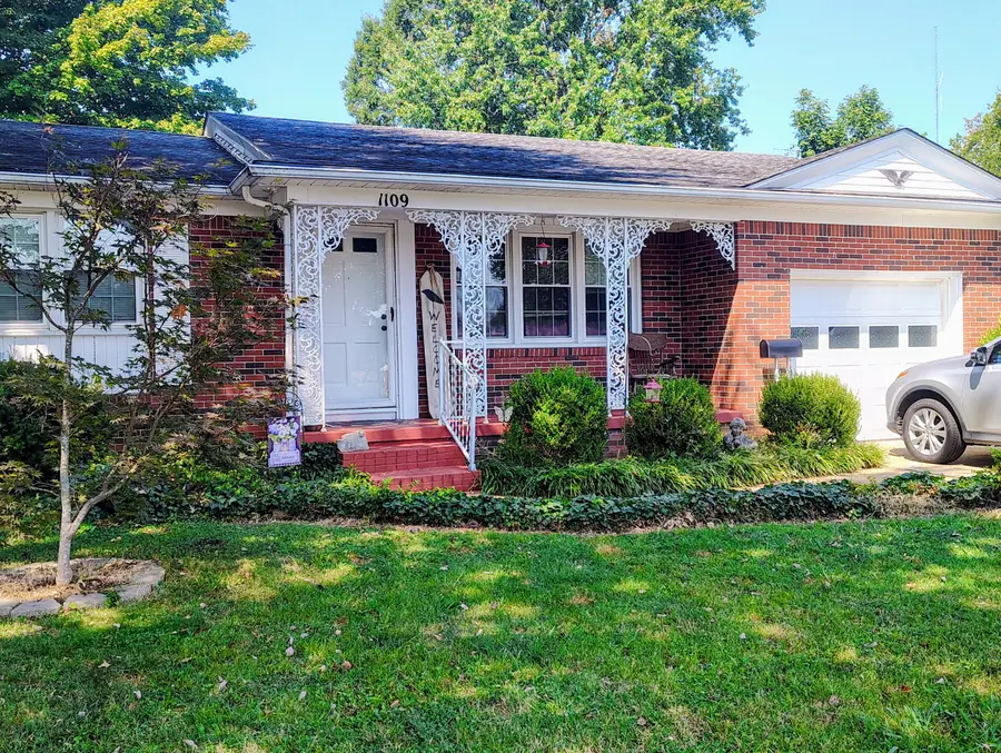 1109 Foster Street, Mayfield, KY 42066 - #2