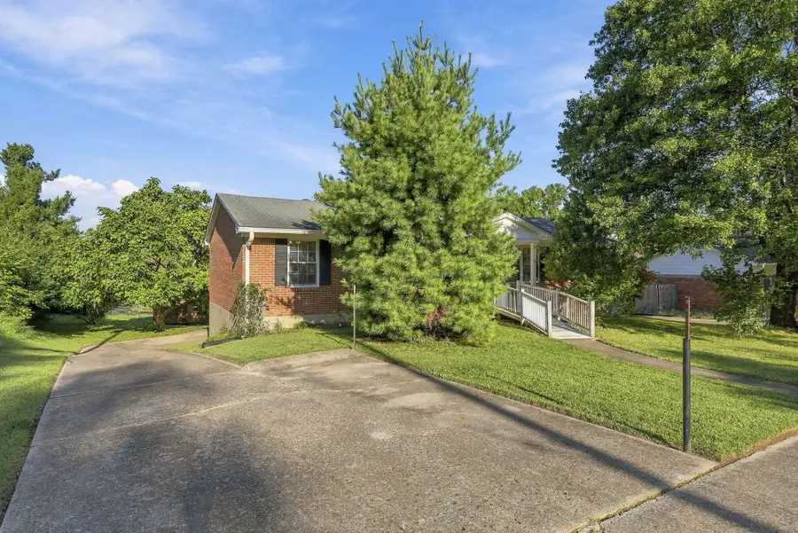 3185 Carriage Lane, Lexington, KY 40517 - #3