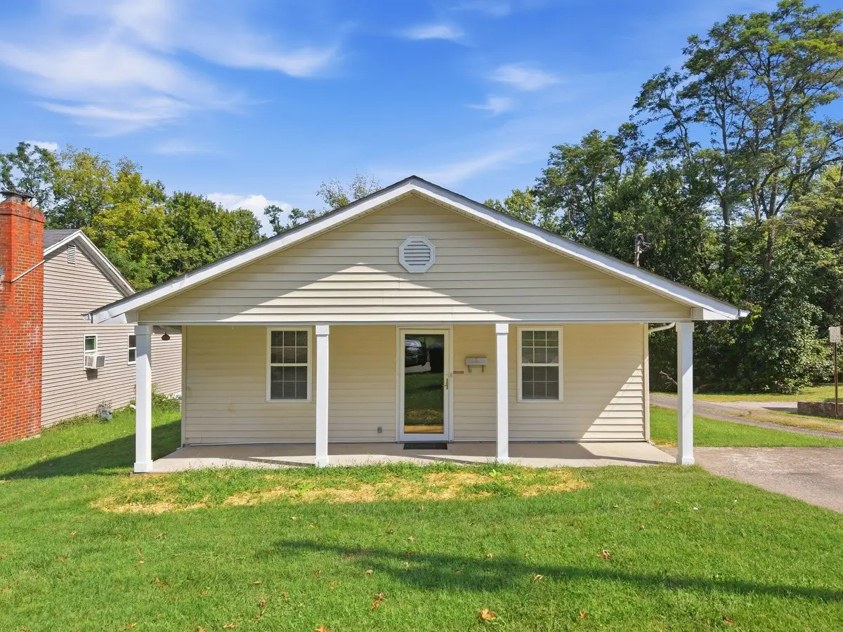 611 College Street, Winchester, KY 40391 - #1