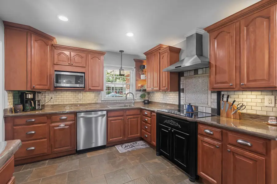 151 Pinehurst Drive, Frankfort, KY 40601 - #2